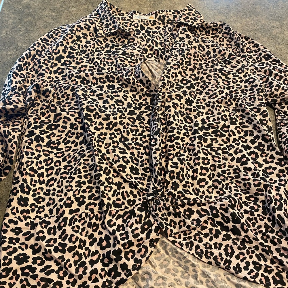 Women light pink leopard shirt